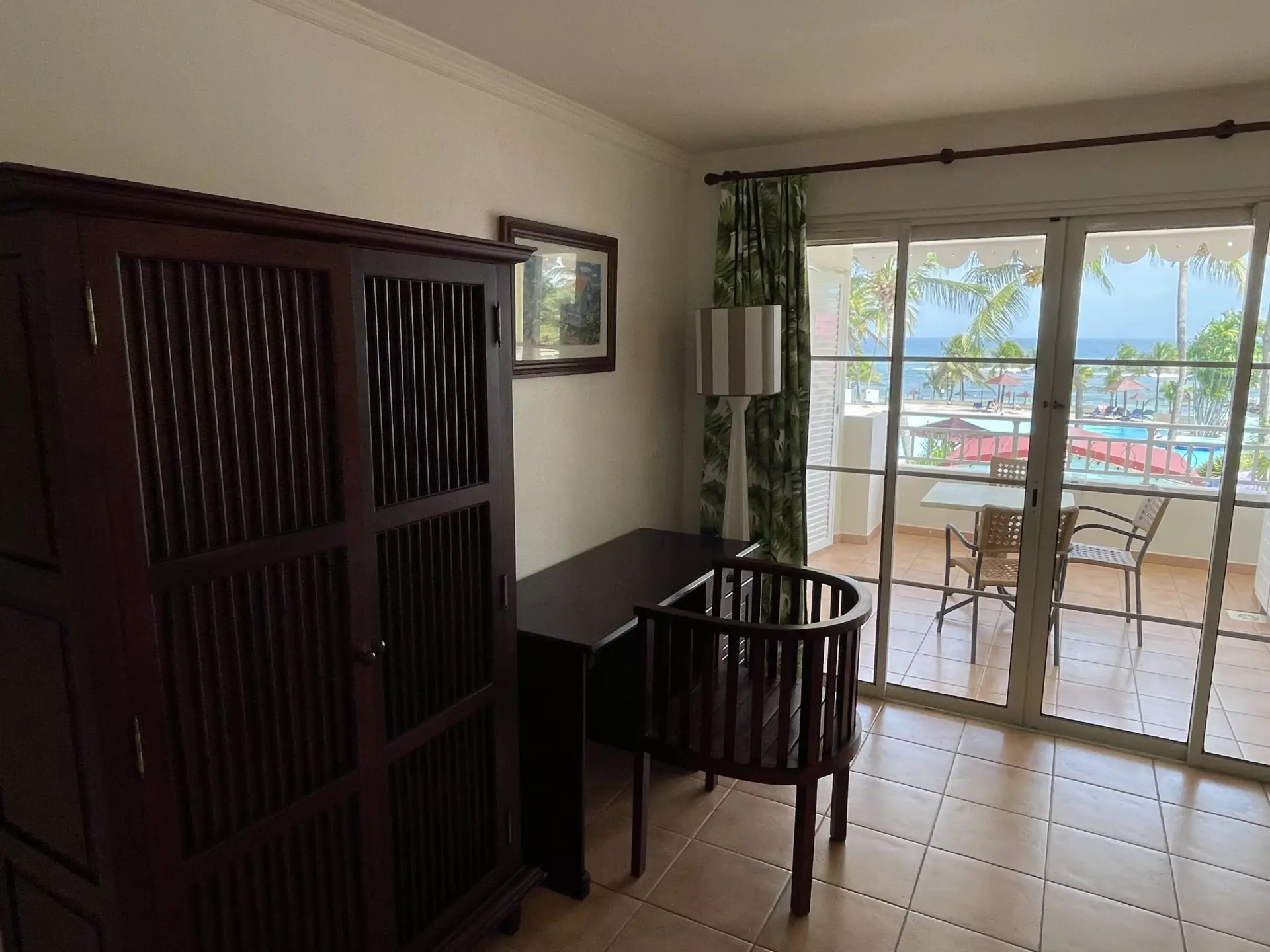 vue intérieure du studio barbadine dans le village pierre et vacances sainte Anne en Guadeloupe 1013
