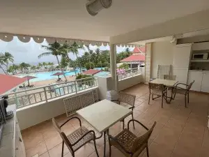 Terrasse de Double studio Vue mer et piscine Pierre et vacances Sainte Anne Guadeloupe