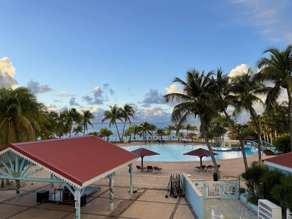 Studios Barbadine - Vue de la terrasse 1er étage du bâtiment Barbadine Pierre et Vacances Sainte Anne Guadeloupe