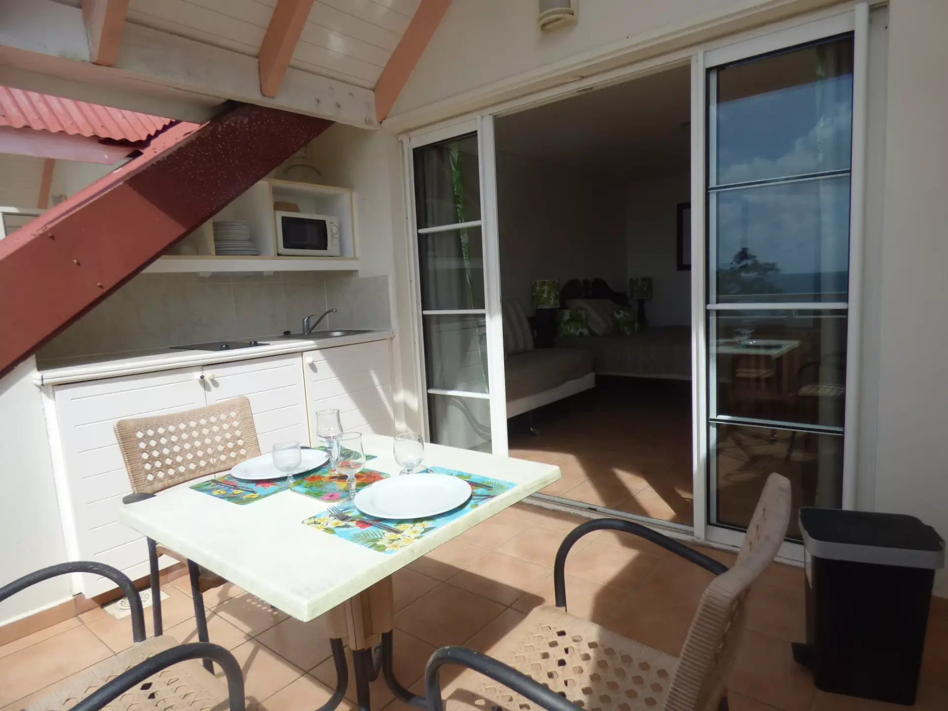 Carambole 1624 Balcon et coin repas